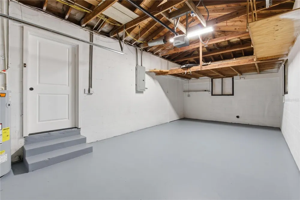 923 1ST AVENUE NW Largo, FL 33770