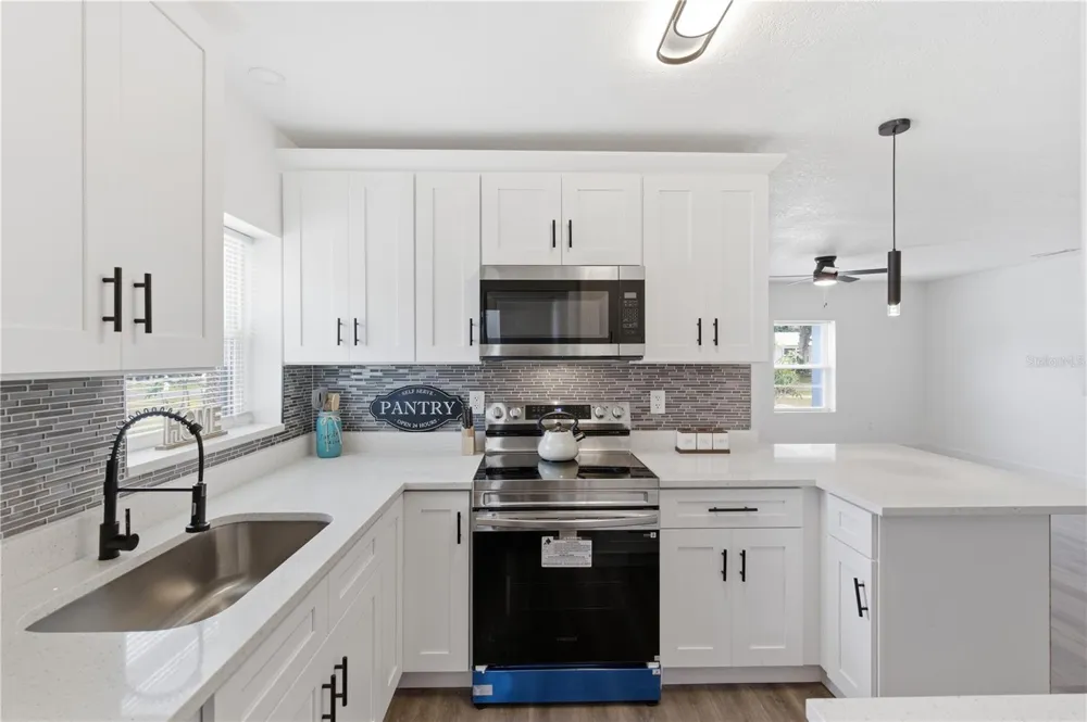 923 1ST AVENUE NW Largo, FL 33770