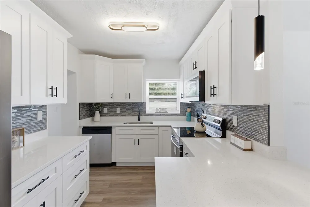 923 1ST AVENUE NW Largo, FL 33770