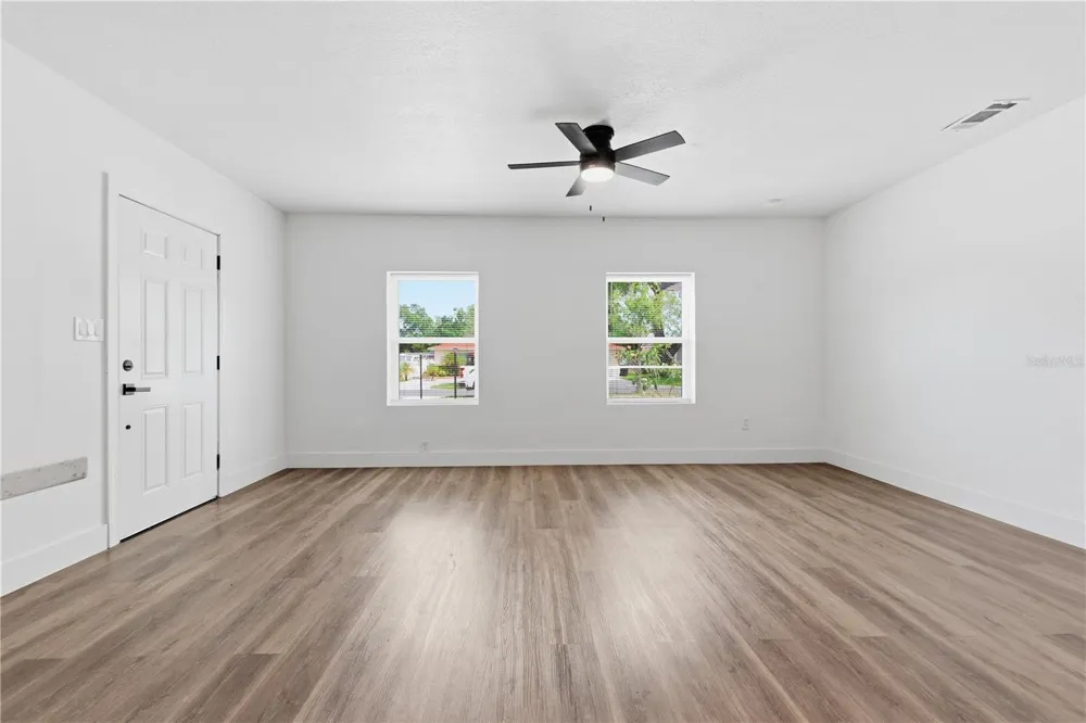923 1ST AVENUE NW Largo, FL 33770