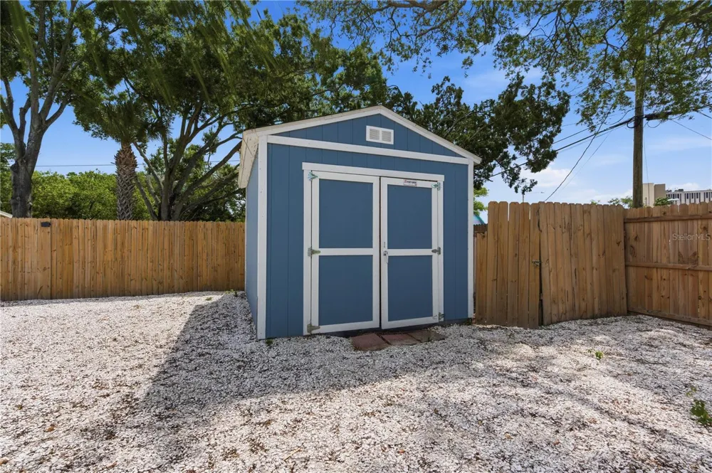923 1ST AVENUE NW Largo, FL 33770