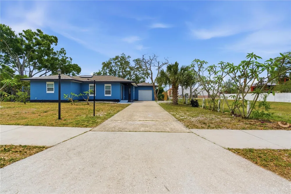 923 1ST AVENUE NW Largo, FL 33770