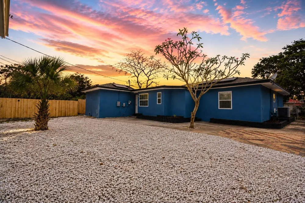 923 1ST AVENUE NW Largo, FL 33770