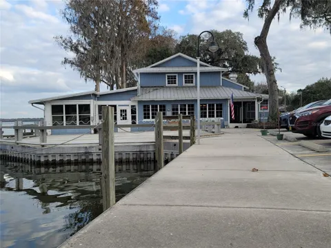 704 S LAKESHORE BOULEVARD