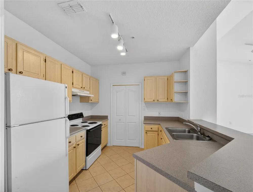 1100 LAKE SHADOW CIRCLE #2307 Maitland, FL 32751
