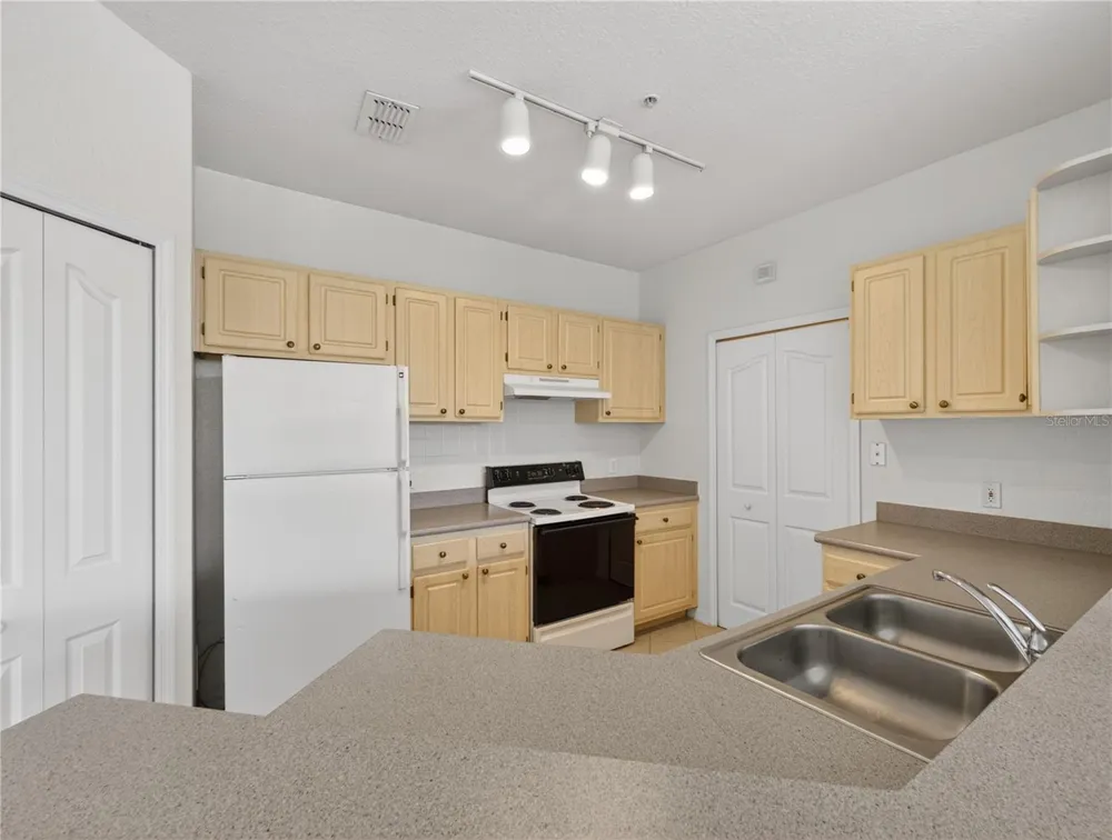 1100 LAKE SHADOW CIRCLE #2307 Maitland, FL 32751