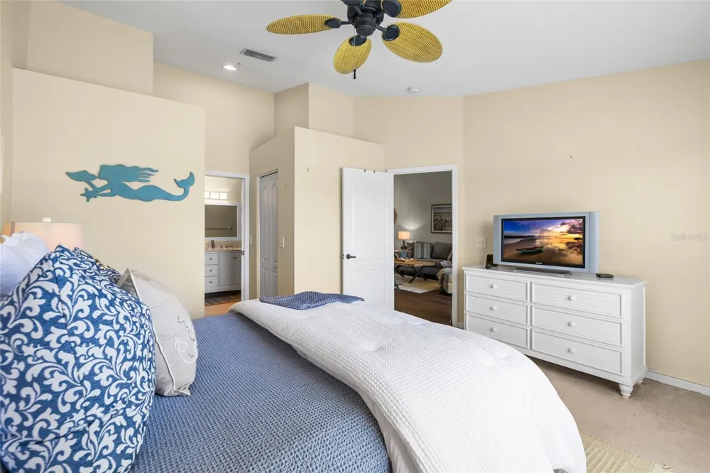 5231 MAHOGANY RUN AVENUE #325 Sarasota, FL 34241
