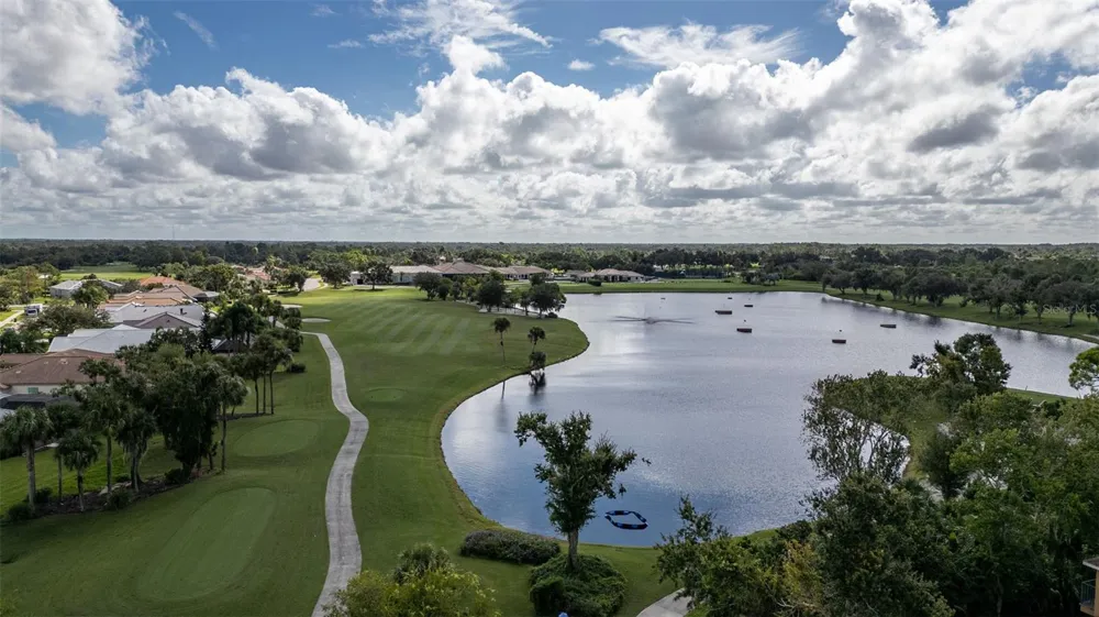 5231 MAHOGANY RUN AVENUE #325 Sarasota, FL 34241