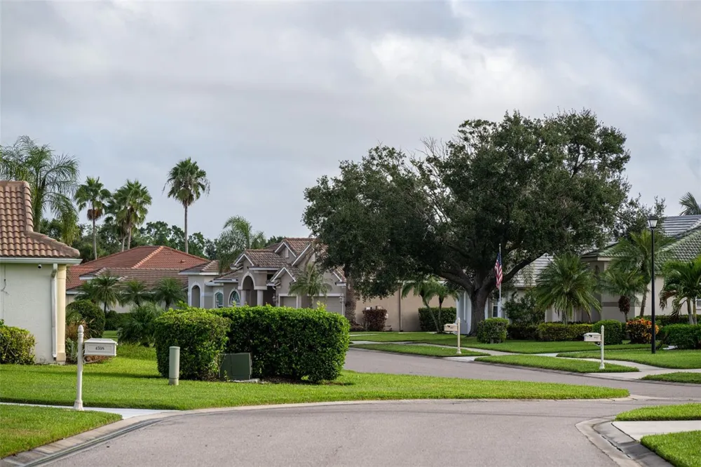 5231 MAHOGANY RUN AVENUE #325 Sarasota, FL 34241
