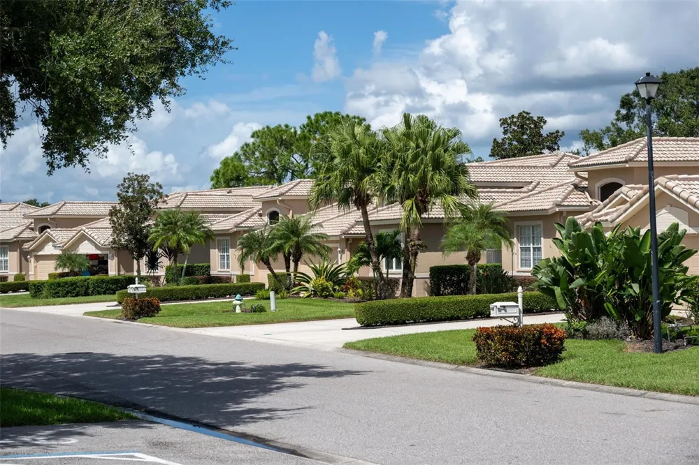 5231 MAHOGANY RUN AVENUE #325 Sarasota, FL 34241
