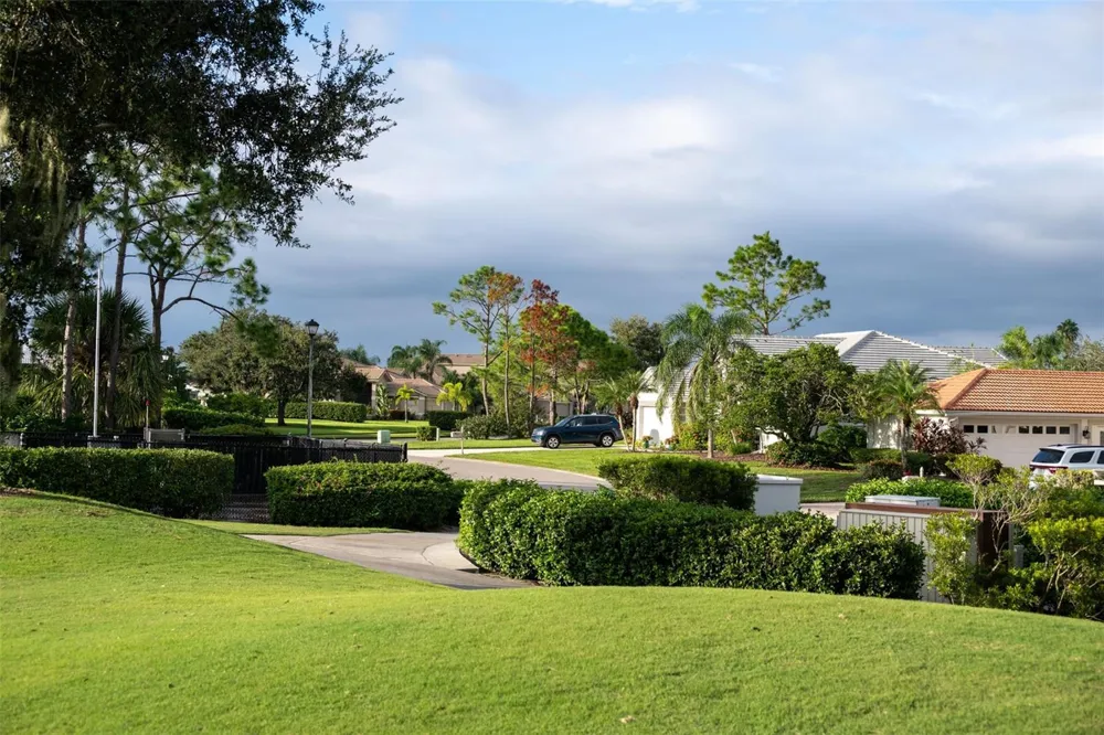 5231 MAHOGANY RUN AVENUE #325 Sarasota, FL 34241