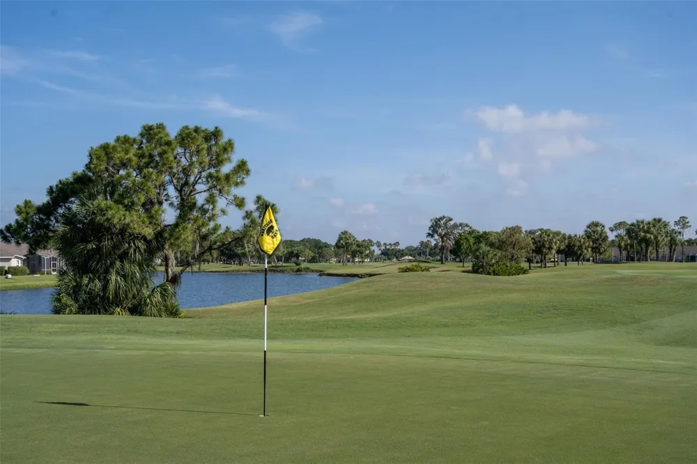 5231 MAHOGANY RUN AVENUE #325 Sarasota, FL 34241
