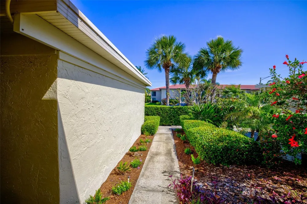 10134 REGAL DRIVE #1 Largo, FL 33774