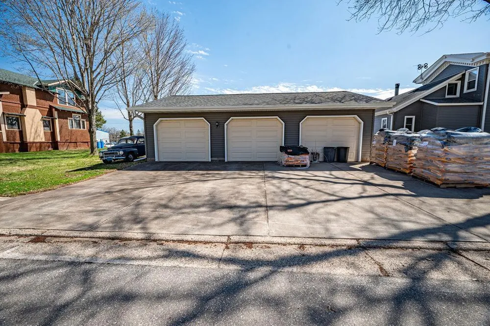 438 W Kinne Street Ellsworth, WI 54011