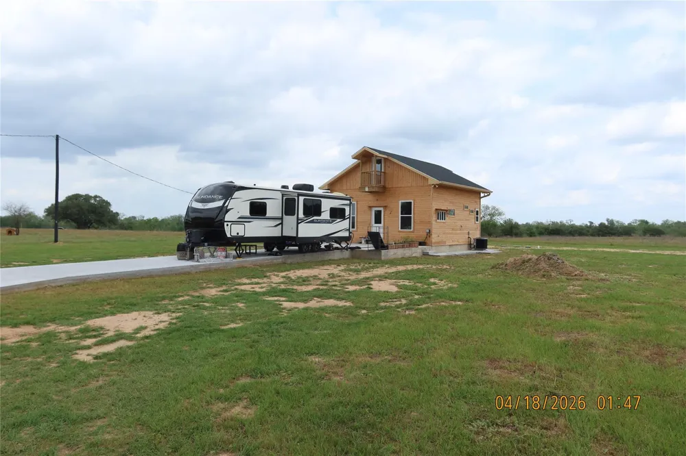 1052 Rail Head Road Columbus, TX 78934