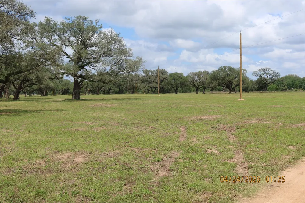 1052 Rail Head Road Columbus, TX 78934