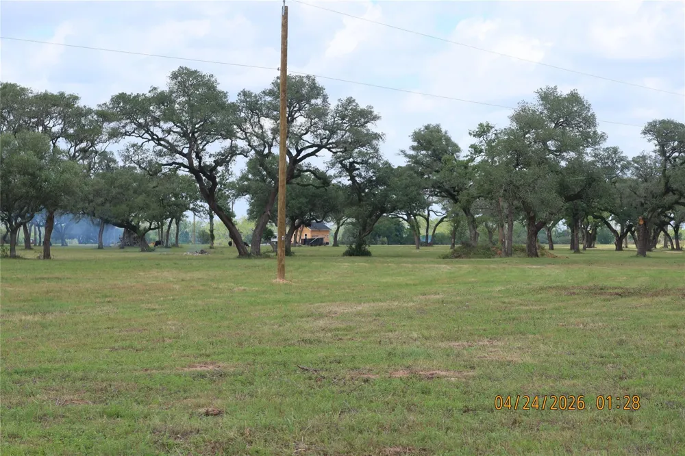 1052 Rail Head Road Columbus, TX 78934