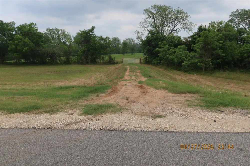 1052 Rail Head Road Columbus, TX 78934