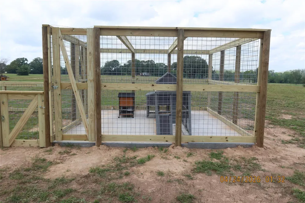 1052 Rail Head Road Columbus, TX 78934