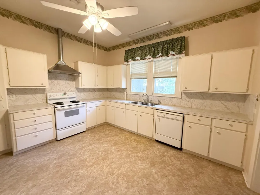 405 S 10th Street Crockett, TX 75835
