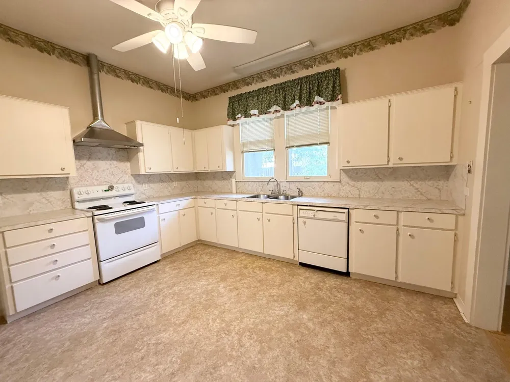 405 S 10th Street Crockett, TX 75835