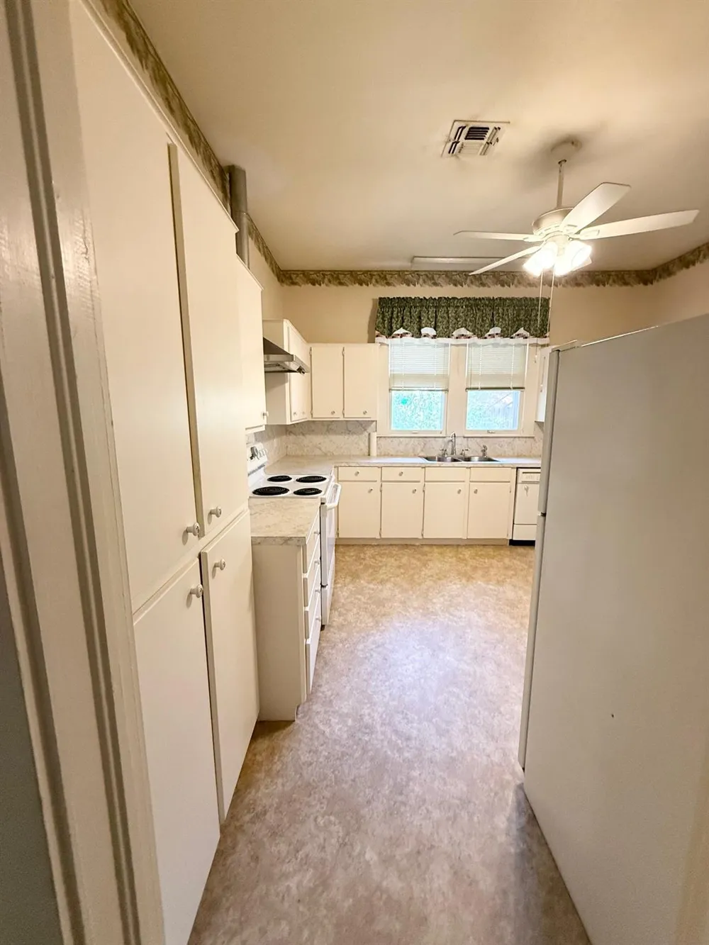 405 S 10th Street Crockett, TX 75835