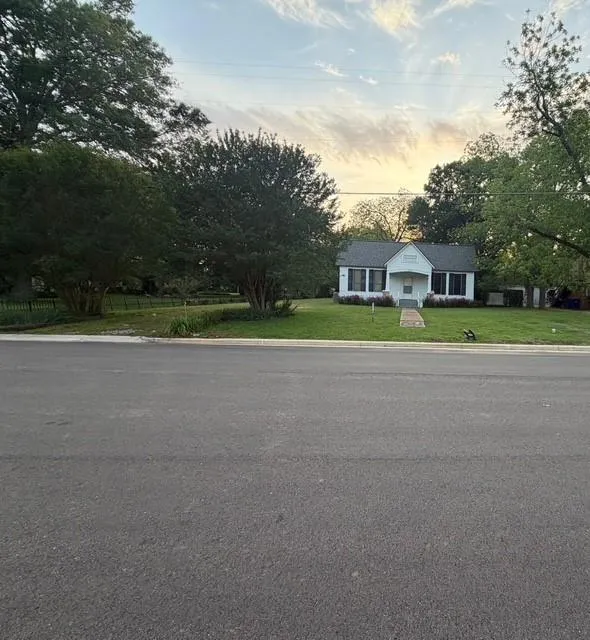 405 S 10th Street Crockett, TX 75835