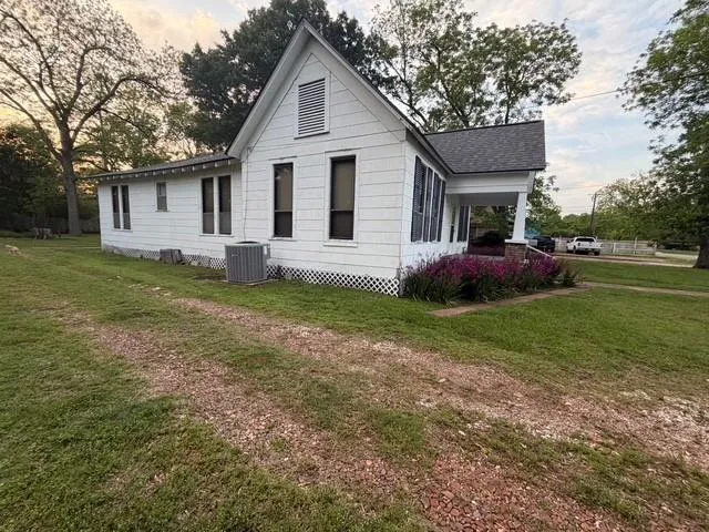 405 S 10th Street Crockett, TX 75835