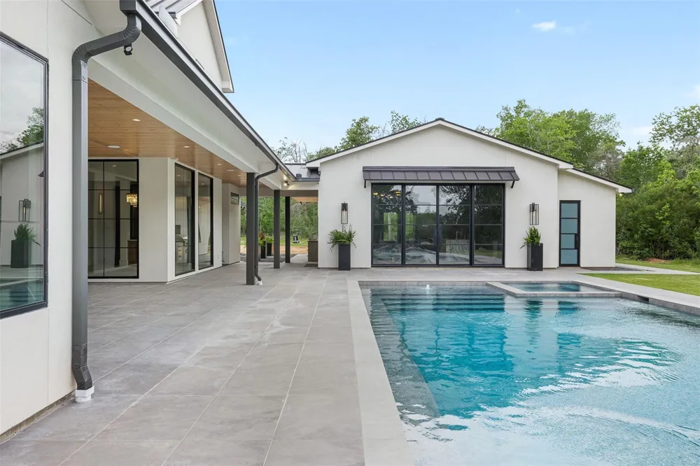 770 S Weyand Road Round Top, TX 78954