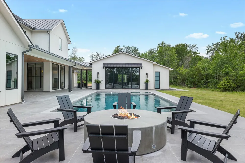 770 S Weyand Road Round Top, TX 78954