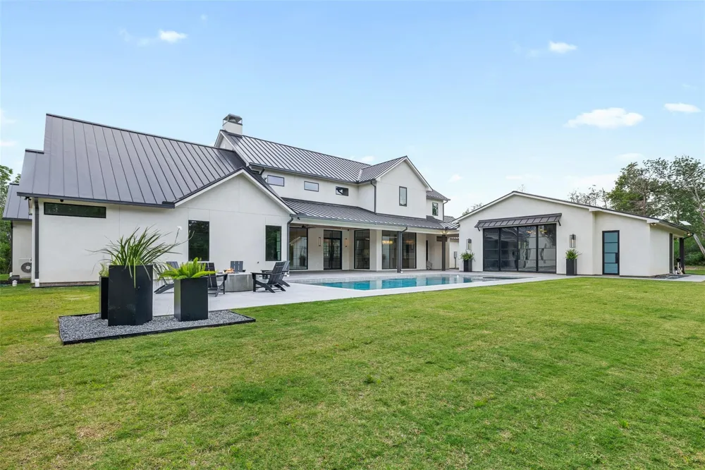 770 S Weyand Road Round Top, TX 78954
