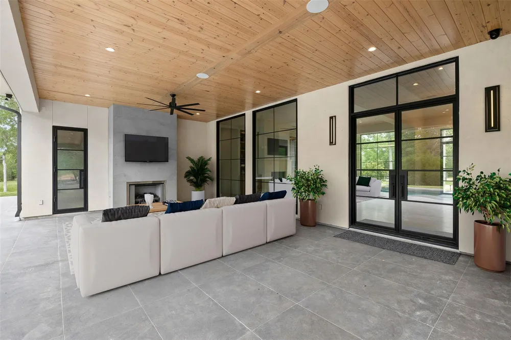 770 S Weyand Road Round Top, TX 78954