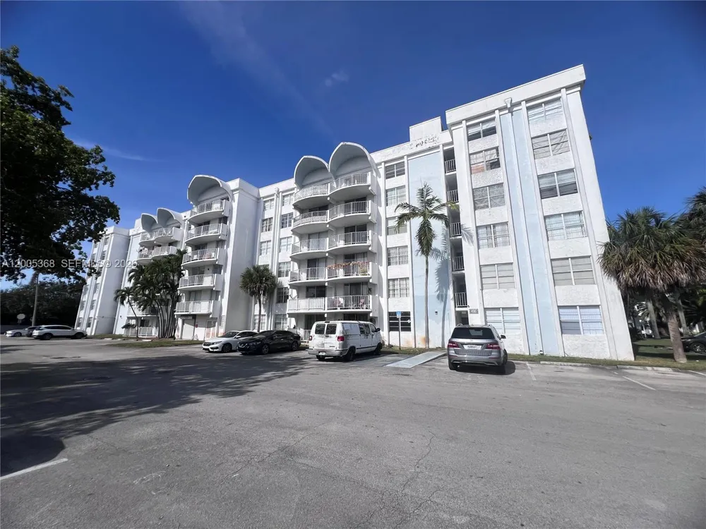 496 NW 165th St Rd #D-414 Miami, FL 33169