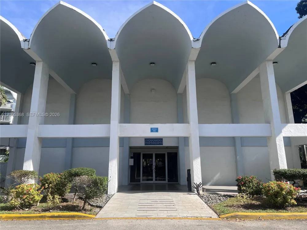 496 NW 165th St Rd #D-414 Miami, FL 33169