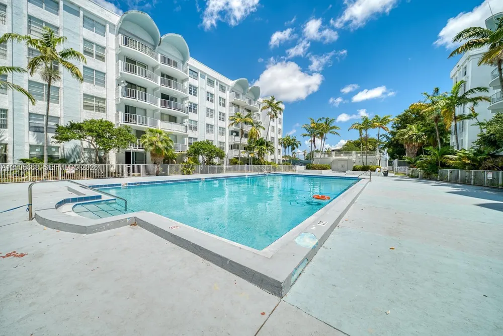 496 NW 165th St Rd #D-414 Miami, FL 33169