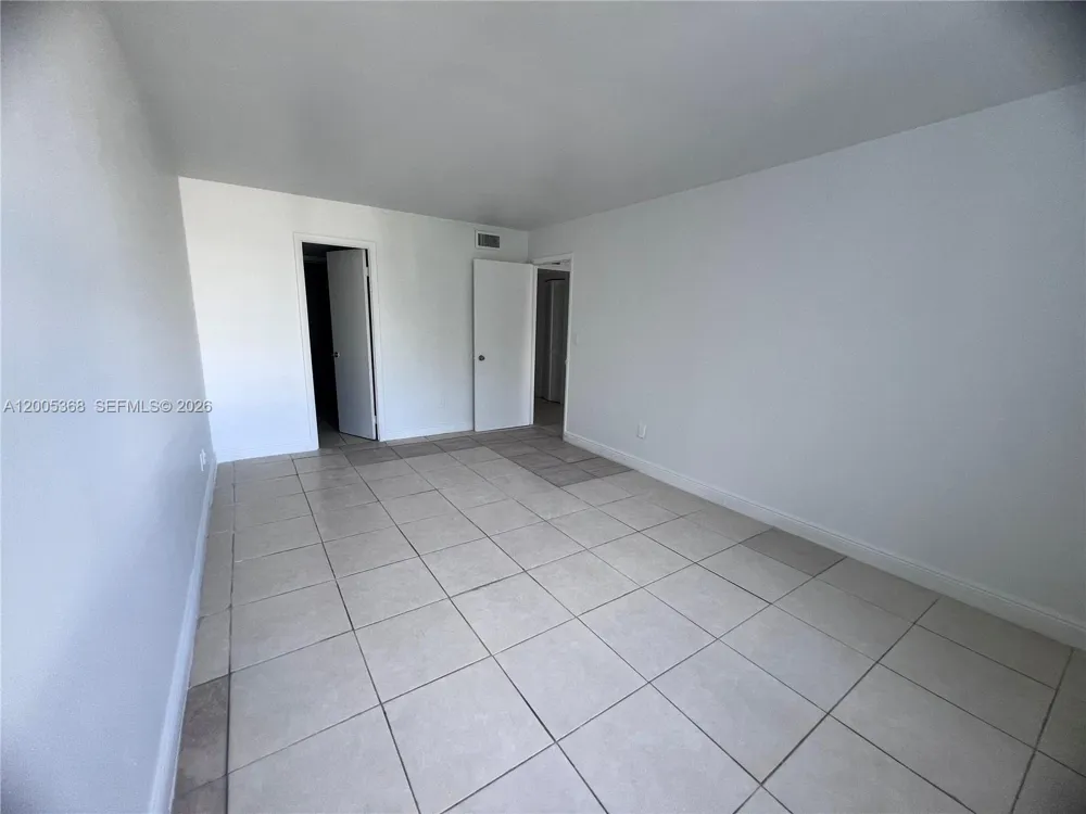 496 NW 165th St Rd #D-414 Miami, FL 33169