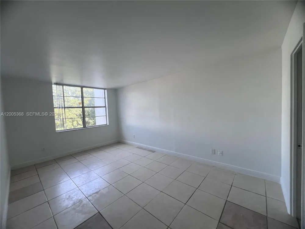 496 NW 165th St Rd #D-414 Miami, FL 33169