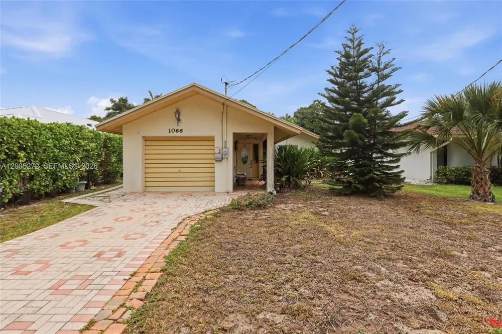 1066 Highlands Dr Naples, FL 34103