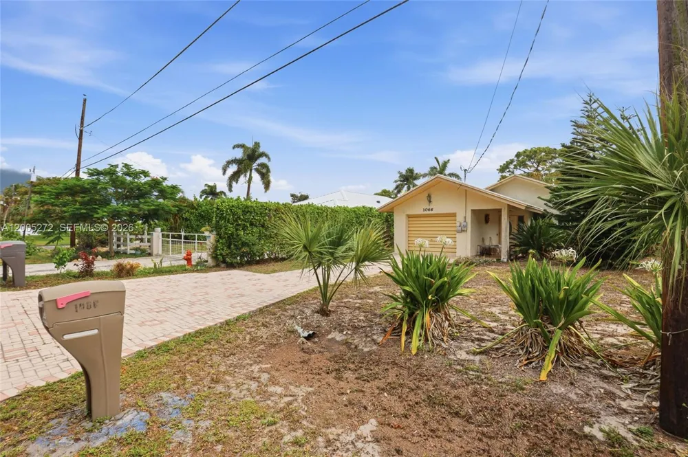 1066 Highlands Dr Naples, FL 34103