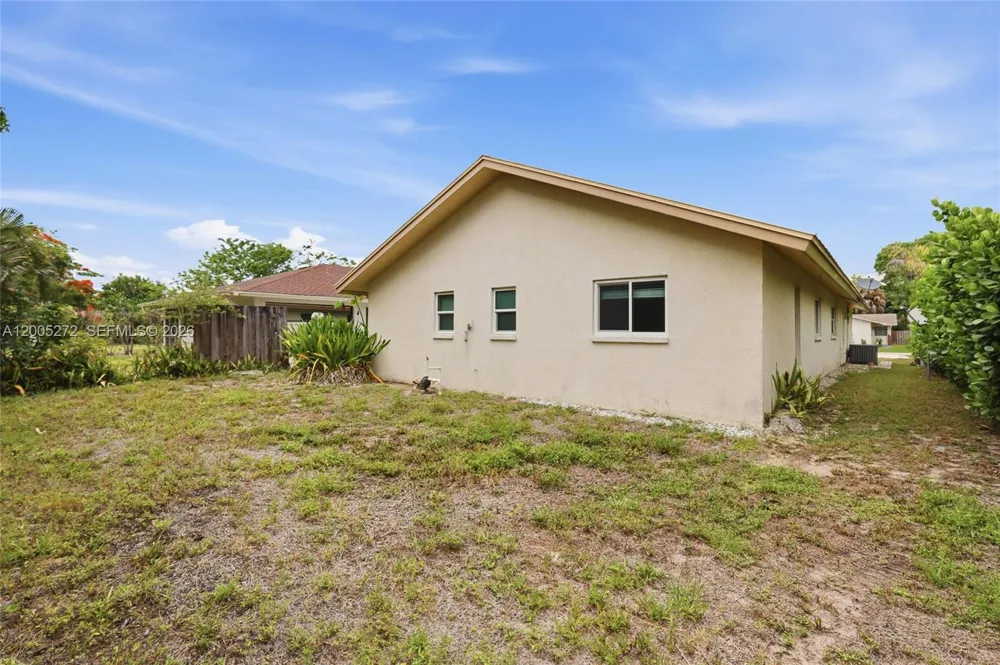 1066 Highlands Dr Naples, FL 34103