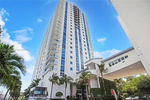 17111 Biscayne Blvd #2008