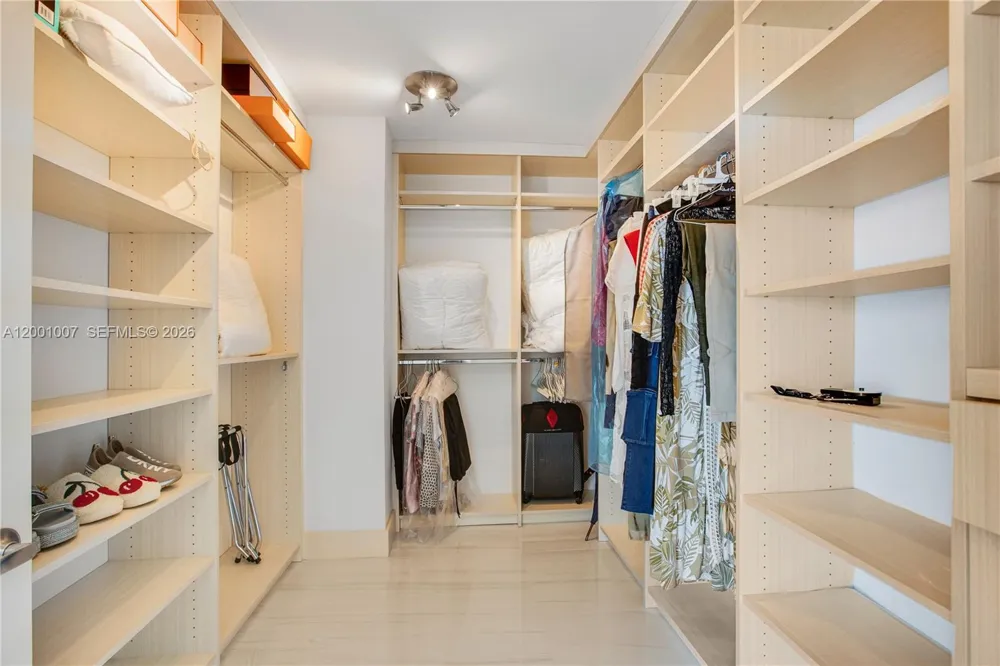 17111 Biscayne Blvd #2008 North Miami Beach, FL 33160