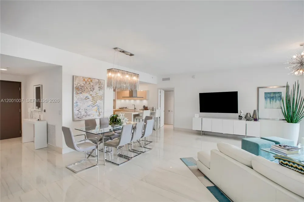 17111 Biscayne Blvd #2008 North Miami Beach, FL 33160