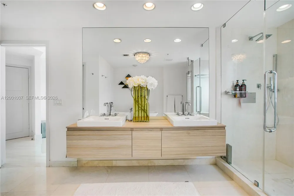 17111 Biscayne Blvd #2008 North Miami Beach, FL 33160