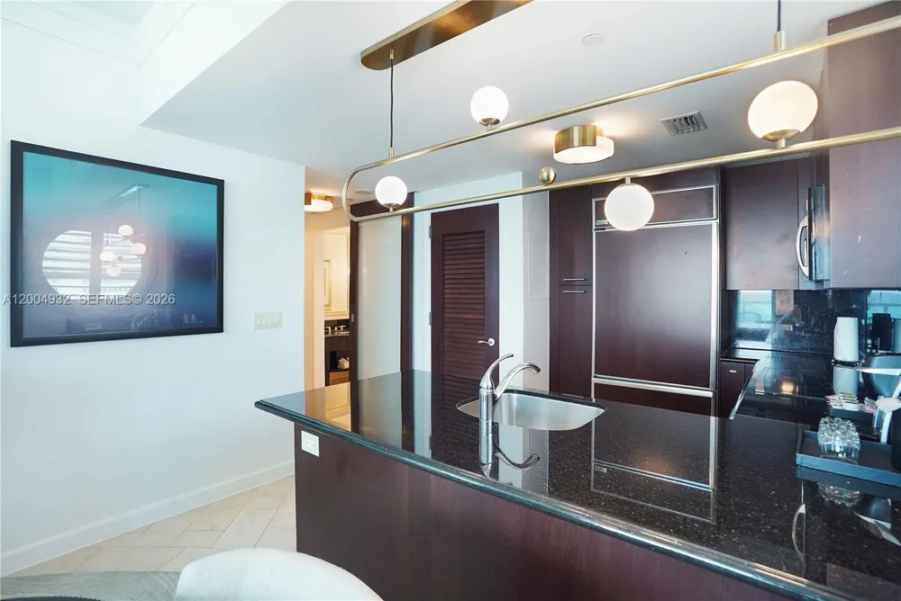 4391 Collins Ave #709 Miami Beach, FL 33140