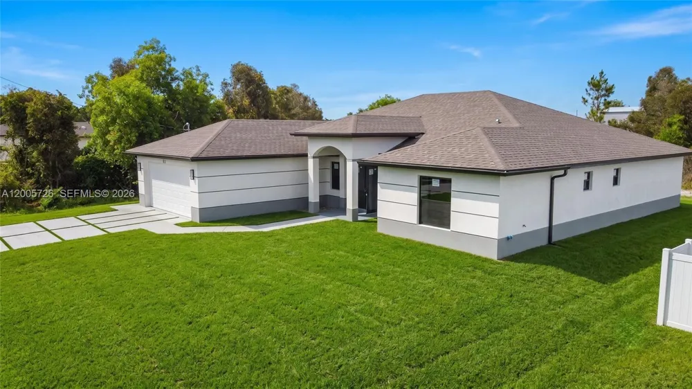 813 Bell Blvd S Lehigh Acres, FL 33974