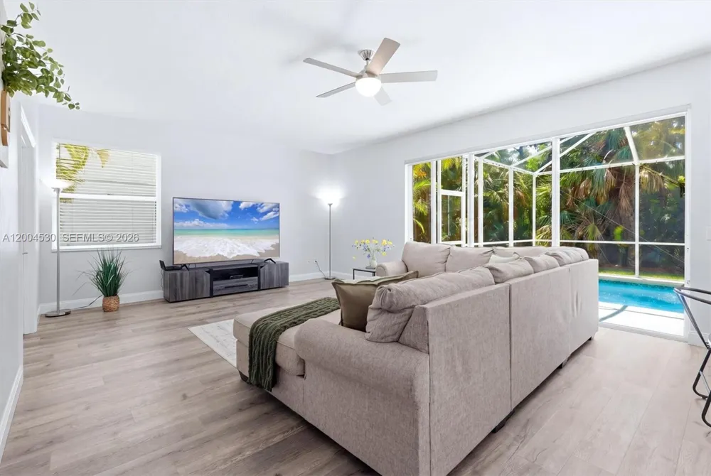 674 Clear Creek Drive Sarasota, FL 34229