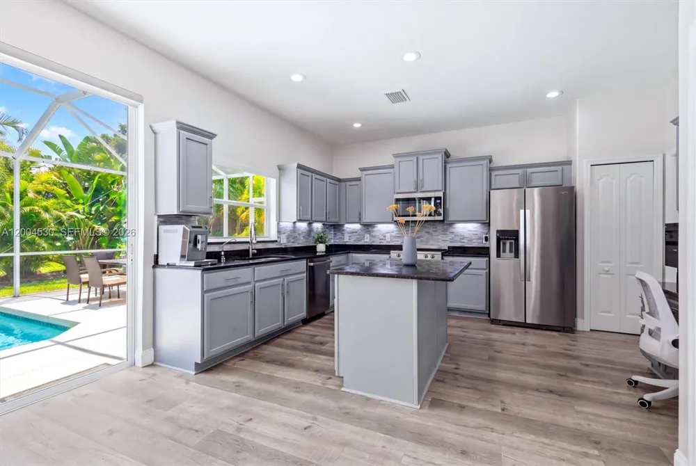 674 Clear Creek Drive Sarasota, FL 34229