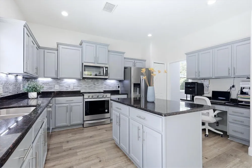 674 Clear Creek Drive Sarasota, FL 34229