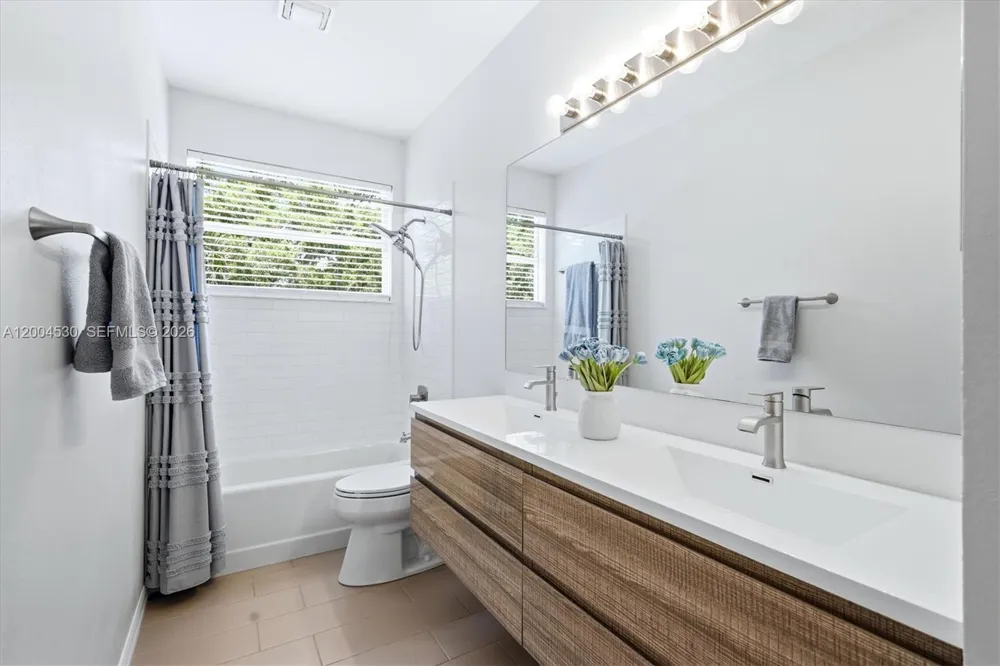 674 Clear Creek Drive Sarasota, FL 34229